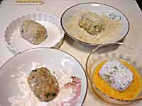 小麦粉・溶き卵・パン粉の順に付けて揚げる