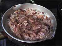 昆布と鰹節でだし汁を作る