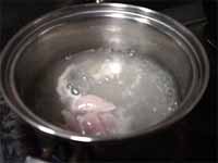 鶏のささみと海老は湯通しする
