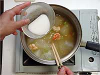 最後に片栗粉を入れてトロイをつける