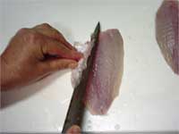 腹骨を切りとる