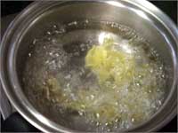 リボンパスタを茹でる