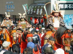 武者行列の先頭は那須大八郎