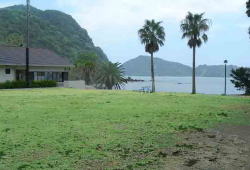 栄松海岸に面したキャンプ場