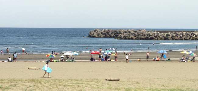 小倉ヶ浜海岸の一番南側が海水浴場です