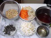 千切り大豆野菜昆布にんじん生姜を適当な大きさに切る